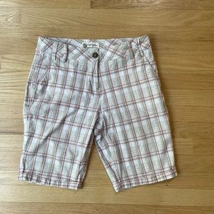 Tehama Green Plaid Shorts Size 6 in Excellent Condition